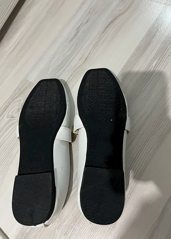 Düğmeli Beyaz Modern Klasik Kadın Babet - Görsel 5