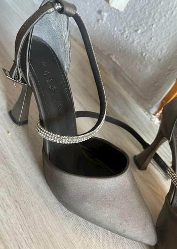 Gri Yılan Desenli Stiletto Tokalı Topuklu - Görsel 3