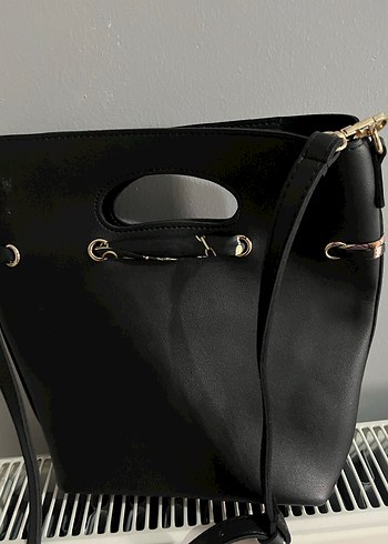 Kemer Detaylı Siyah Yılan Desenli Deri Çanta - Görsel 2