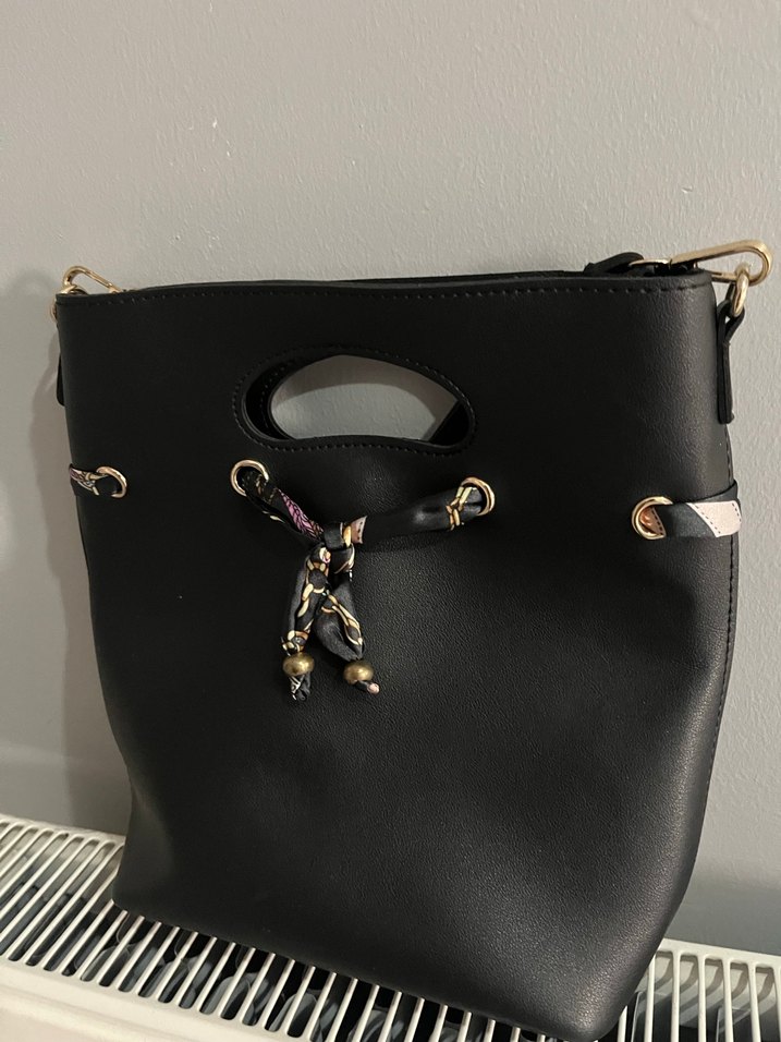 Kemer Detaylı Siyah Yılan Desenli Deri Çanta - Görsel 4