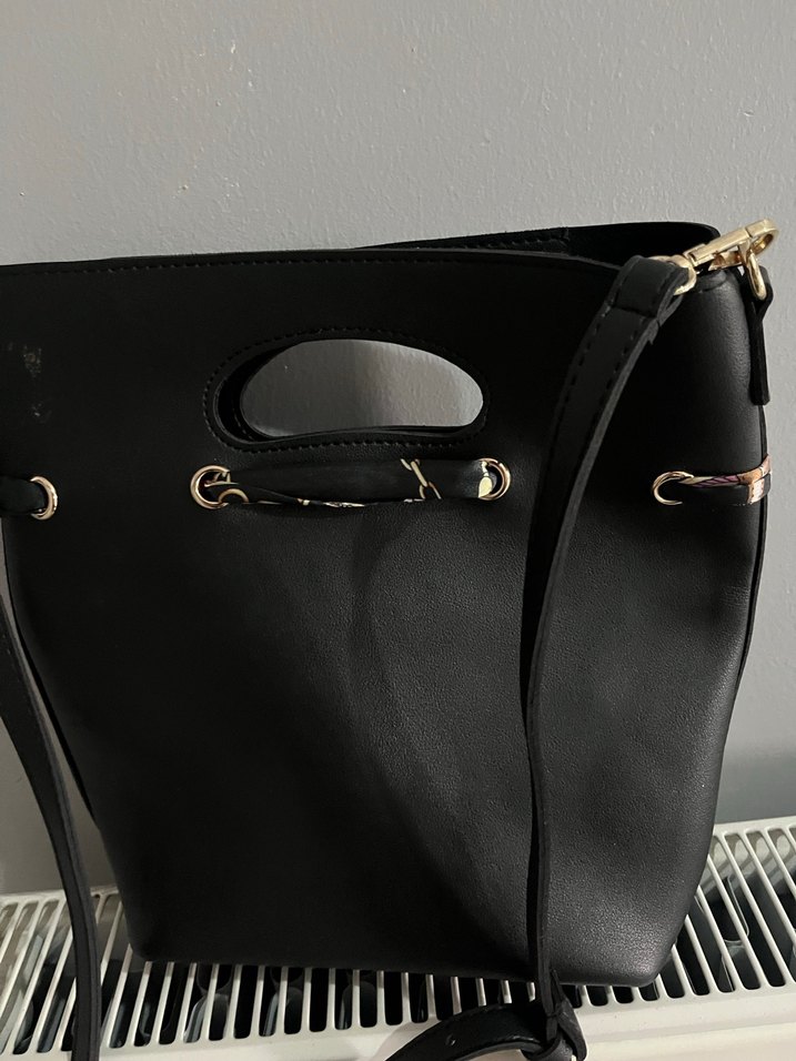 Kemer Detaylı Siyah Yılan Desenli Deri Çanta - Görsel 2