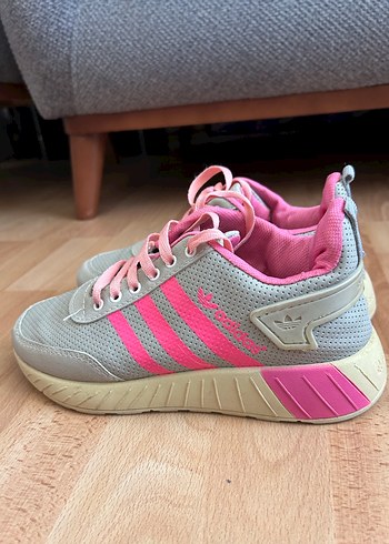 37 Beden Adidas 37 numara
