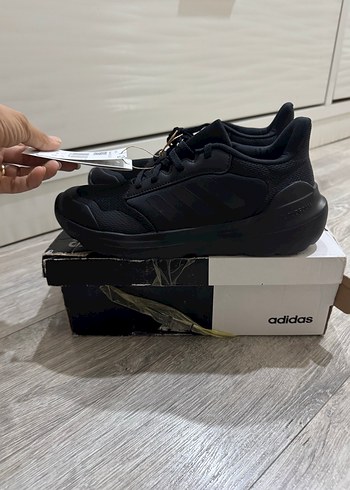 38 Beden Siyah Adidas unisex spor ayakkabı sıfır