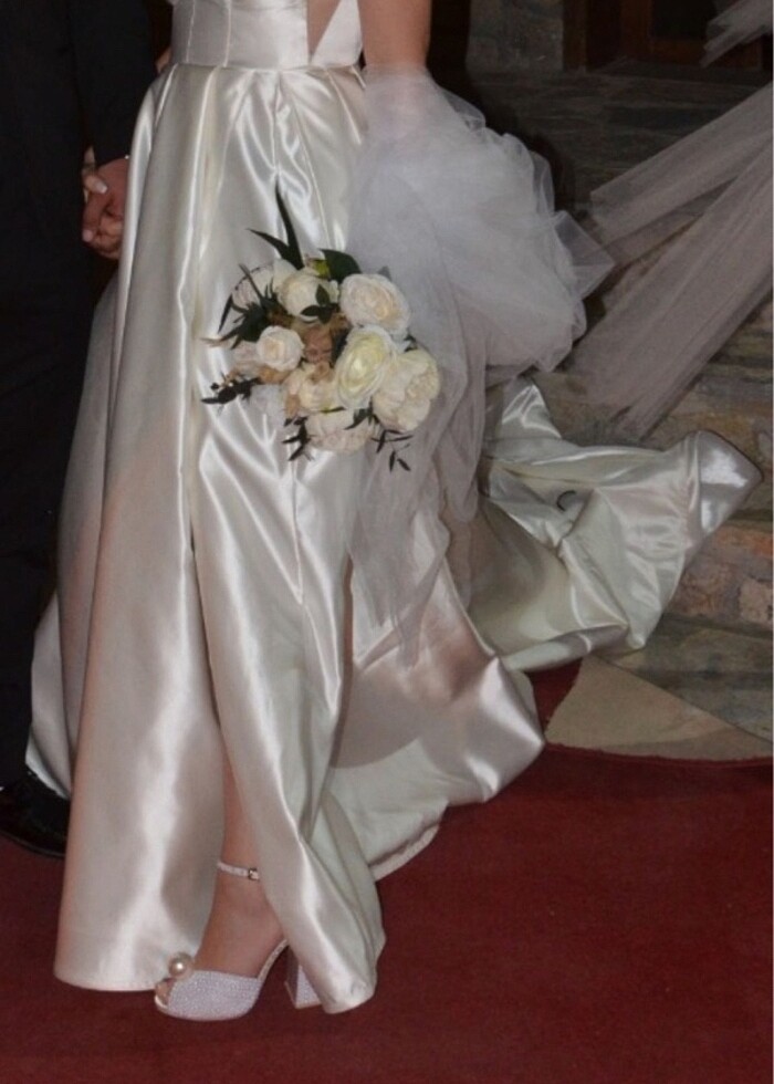 Yırtmaçlı saten gelinlik - Görsel 4