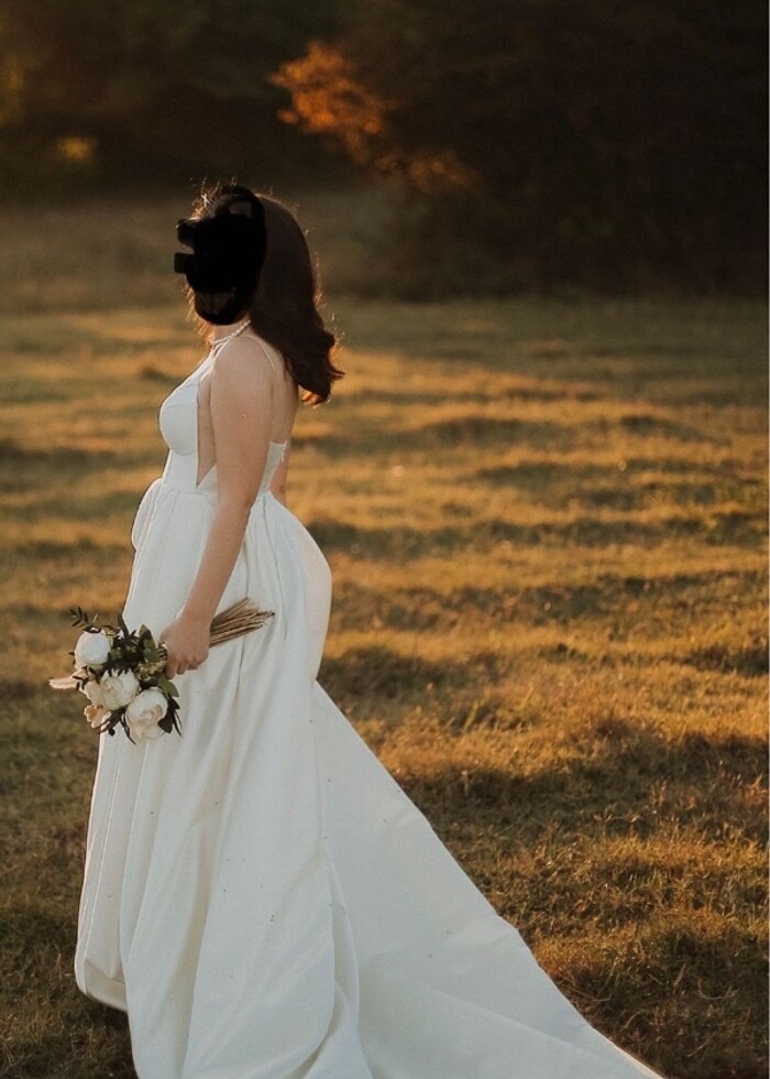 Yırtmaçlı saten gelinlik - Görsel 2