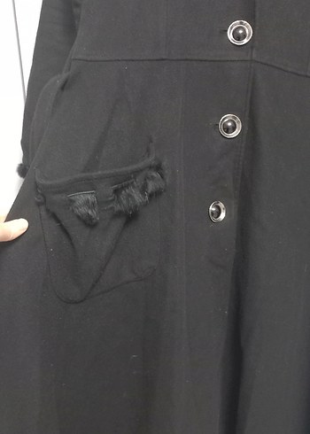 Siyah Düğmeli Kadın Kaban - Görsel 4