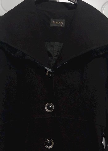 Siyah Düğmeli Kadın Kaban - Görsel 2