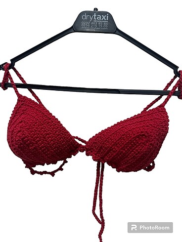 kırmızı bikini üstü