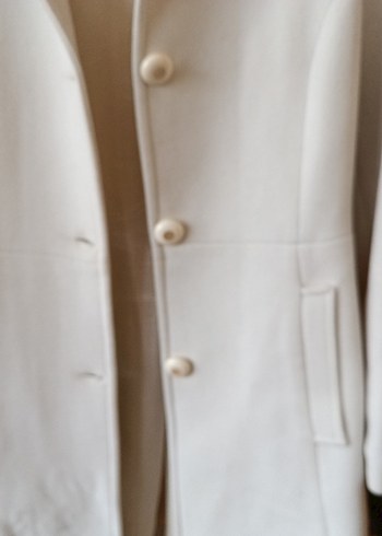 Beyaz Düğmeli Midi Kaban - Görsel 4