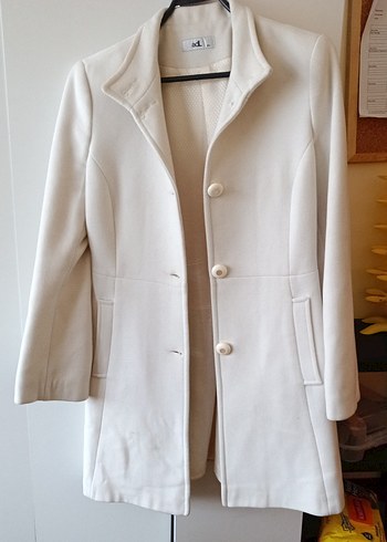 Beyaz Düğmeli Midi Kaban - Görsel 7