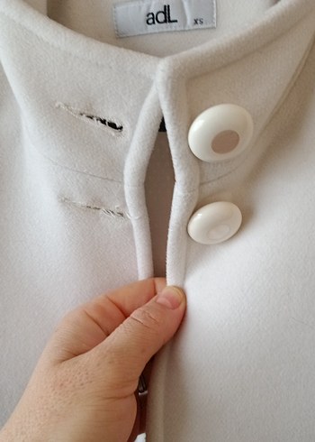 Beyaz Düğmeli Midi Kaban - Görsel 9