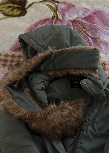 Kapüşonlu Kürklü Kadın Kışlık Mont - Görsel 4