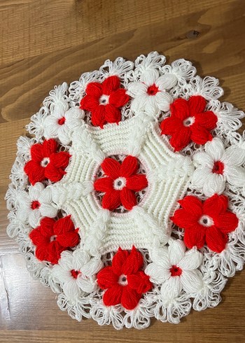 Kırmızı Beyaz Örgü Çiçek Motifli Dekoratif Dantel - Görsel 2