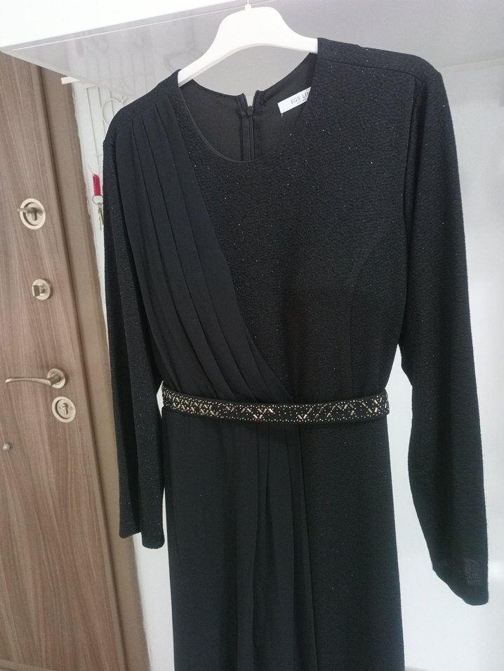 Siyah Uzun Kollu Drapeli Uzun Elbise - Görsel 2