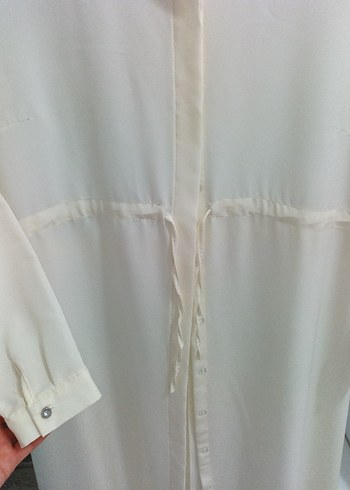 Uzun Kollu Beyaz Düğmeli Gömlek - Görsel 2