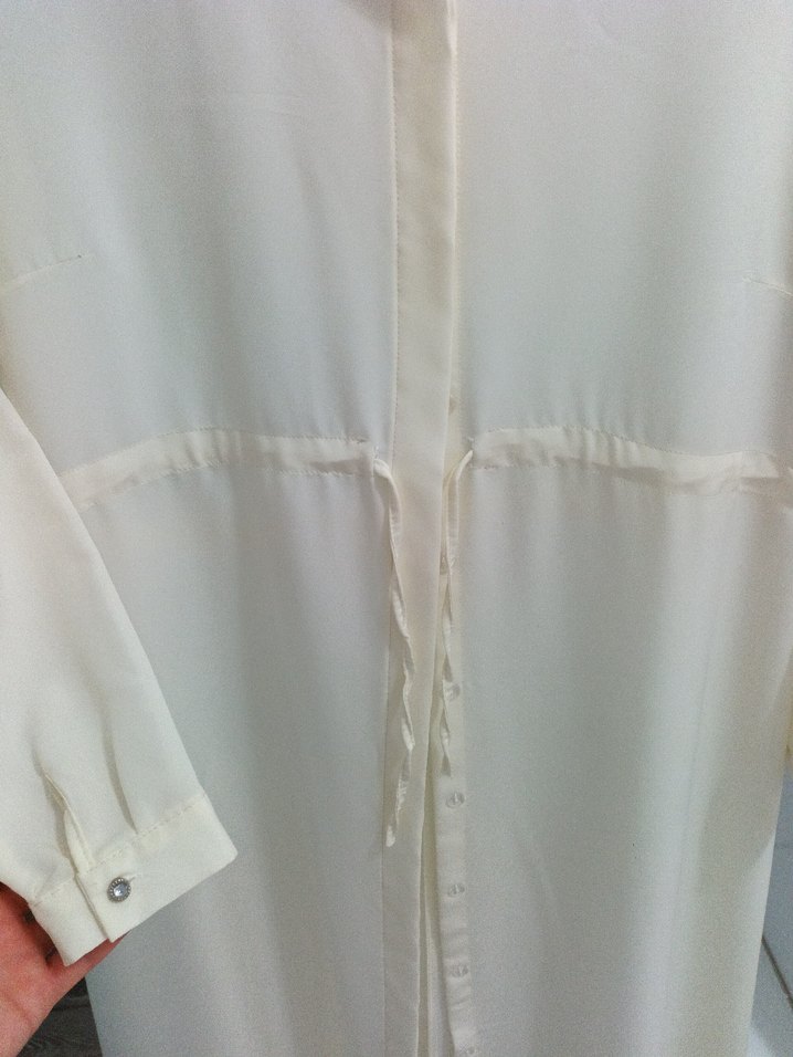 Uzun Kollu Beyaz Düğmeli Gömlek - Görsel 2