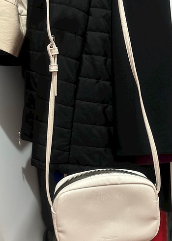 Pull and Bear Beyaz Deri Kadın Çapraz Çanta