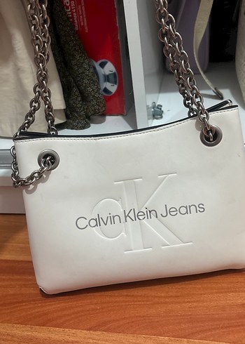 Calvin Klein Zincir Detaylı Beyaz Deri Kadın Çanta