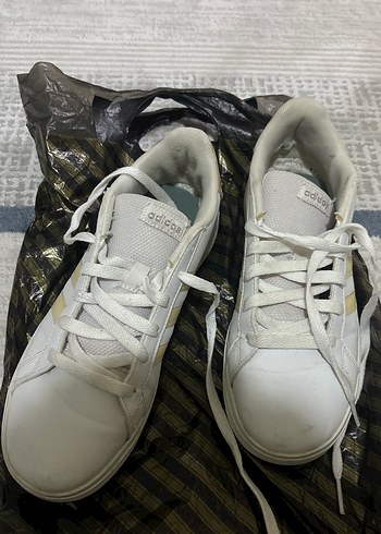 Beyaz Bağcıklı Adidas Kadın Spor Ayakkabı