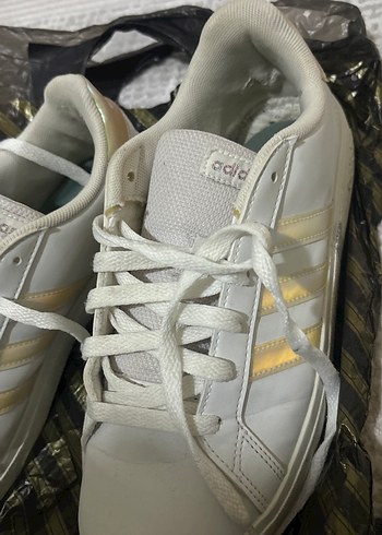 Adidas Beyaz Bağcıklı Adidas Kadın Spor Ayakkabı