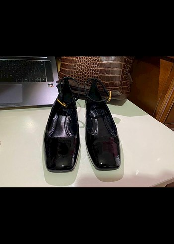 Siyah Tokalı Stiletto Kadın Ayakkabı