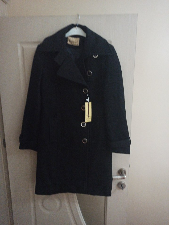 Düğmeli Siyah Kadın Kaban - Görsel 3