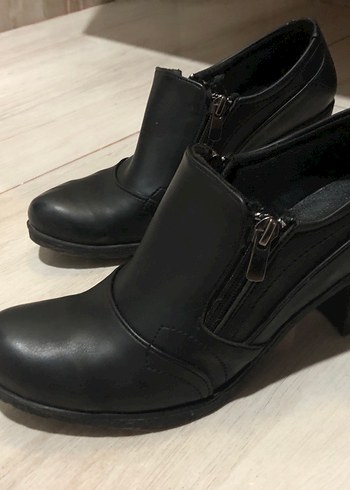 Siyah topuklu ayakkabı kışlık - Görsel 2
