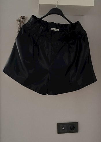 Siyah Kemerli Kadın Deri görünümlü Şort - Görsel 8