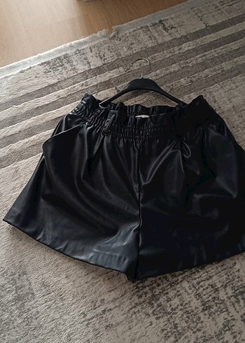 Siyah Kemerli Kadın Deri görünümlü Şort - Görsel 9