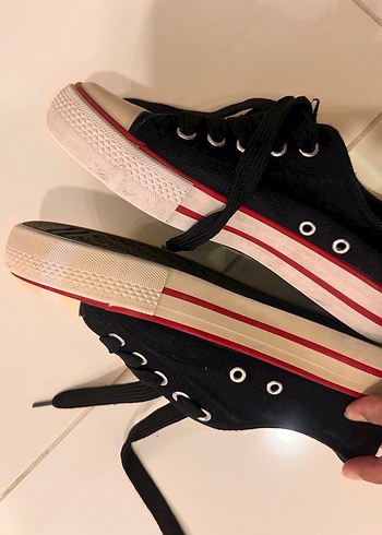 Diğer Figürlü Converse