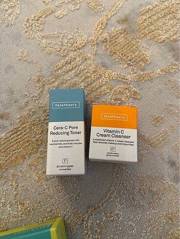 Facetheory cera-c pore ve vitamin c