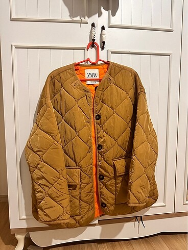 Zara kapitone mont