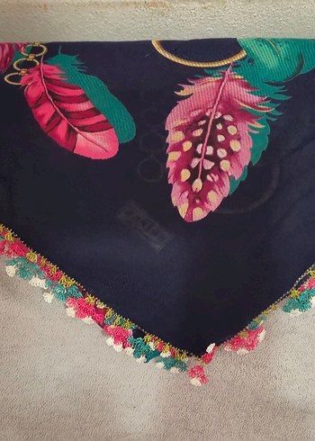 İgne oyalıyor başörtü - Görsel 4