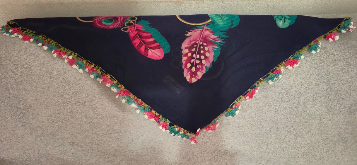 İgne oyalıyor başörtü - Görsel 4