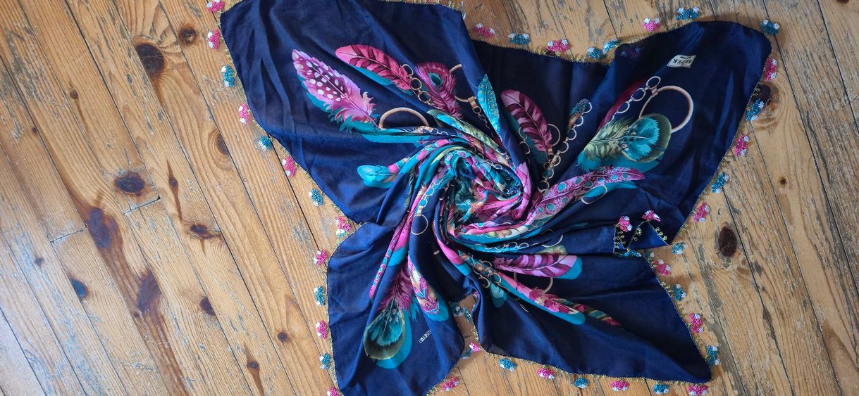 İgne oyalıyor başörtü - Görsel 3