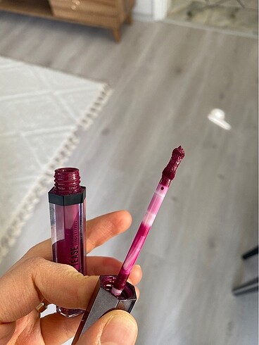NYX NYX koyu renkli ruj