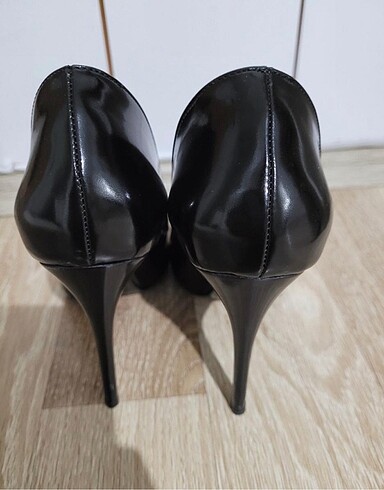 39 Beden Bambi 39 numara siyah rugan stiletto