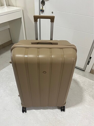 Lc waikiki büyük boy valiz