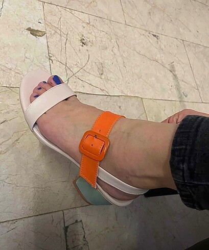 Kadın 5 cm topuklu bilekten bağlamalı sandalet ürün sıfır üründü
