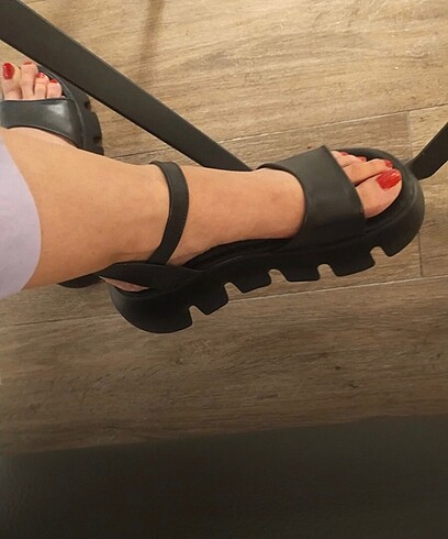 40 Beden Kadın 5 cm topuklu şık sandalet pofuduk tabanlı ve ekstra yumuşa