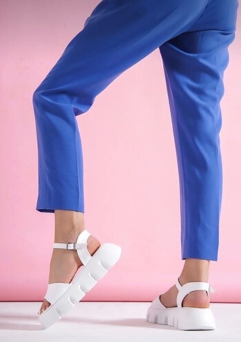 Zara Kadın 5 cm topuklu pofuduk ekstra yumuşak taban şık sandalet ???