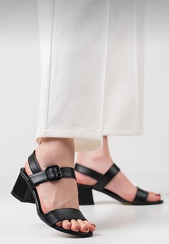 Kadın siyah 5 cm tokalı topuklu şık sandalet???????? marka temsi