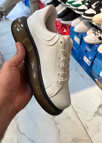 Alexander McQueen Minimalist Krem Sneaker