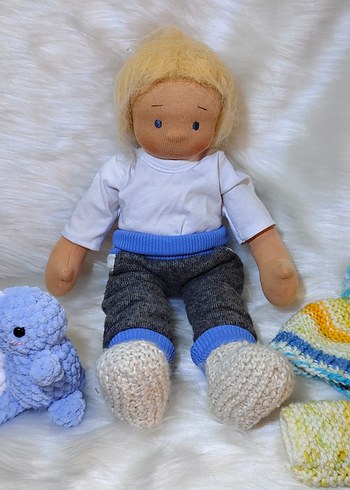 Mavi Gri Örgü Kıyafetli Bez Bebek ve Oyuncak - Görsel 8