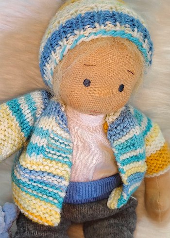 Mavi Gri Örgü Kıyafetli Bez Bebek ve Oyuncak - Görsel 2