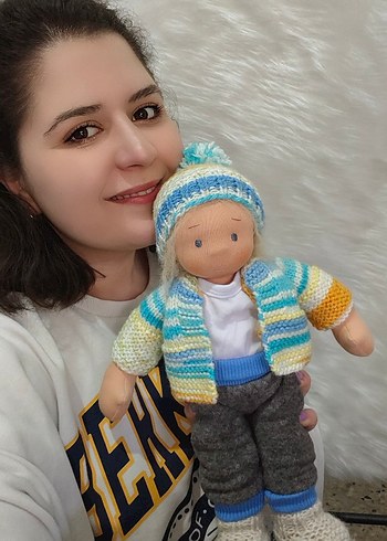 Mavi Gri Örgü Kıyafetli Bez Bebek ve Oyuncak - Görsel 3