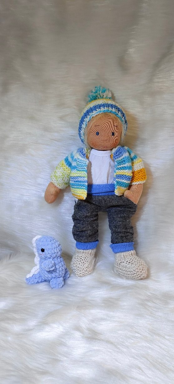 Mavi Gri Örgü Kıyafetli Bez Bebek ve Oyuncak - Görsel 4