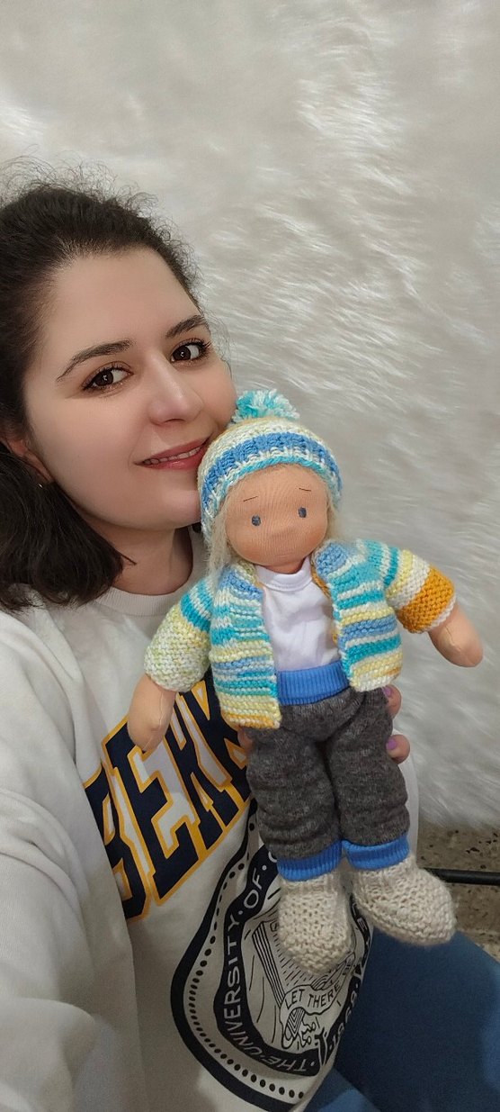 Mavi Gri Örgü Kıyafetli Bez Bebek ve Oyuncak - Görsel 3