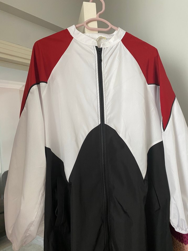 Uzun Fermuarlı Beyaz Siyah Spor Mont - Görsel 2