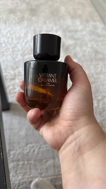 Beden Zara - VIBRANT CARAMEL EDP 90 ML (3,04 FL. OZ). -